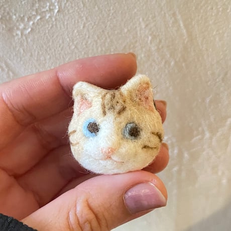 【カフェラテ】羊毛の猫ちゃんブローチ