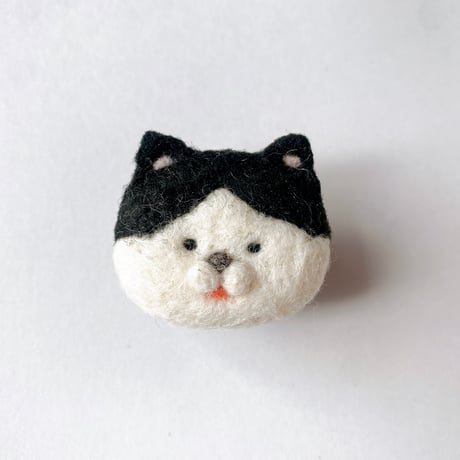 ねこの森雑貨店のねこちゃんブローチ 【はちわれ】