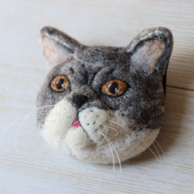猫　エキゾチックショートヘア　刺繍　ブローチ リアルめ猫さんのちょっと大きめブローチ。【エキゾチックショートヘア