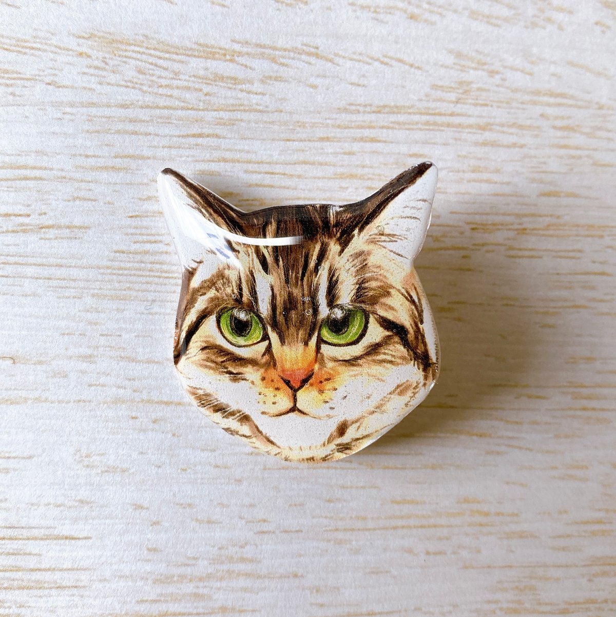 キジトラ猫さんのブローチ | ねこの森雑貨店 