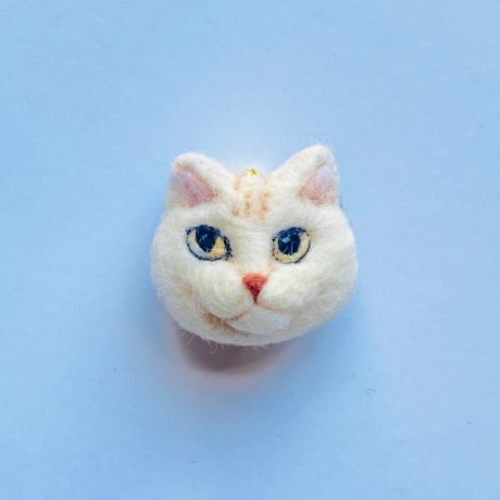羊毛の猫ちゃんブローチ【クリーム】