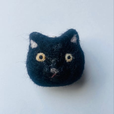 羊毛の猫ちゃんブローチ【黒猫】