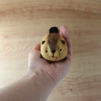 赤ちゃんビーバーくんの羊毛お人形マスコット