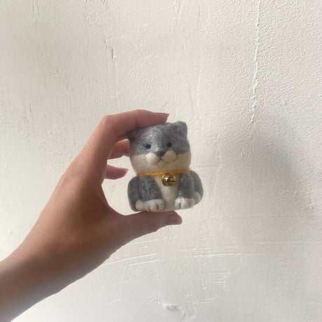 羊毛フェルト手のひら猫マスコット(グレー白)