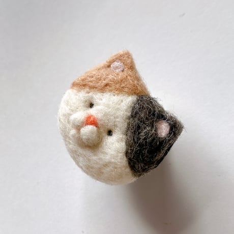 ねこの森雑貨店のねこちゃんブローチ 【パステル三毛】