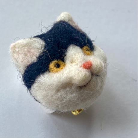 【ナナ】羊毛の猫ちゃんブローチ