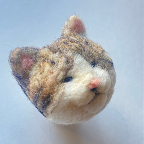 【ボンドちゃん】羊毛の猫ちゃんブローチ
