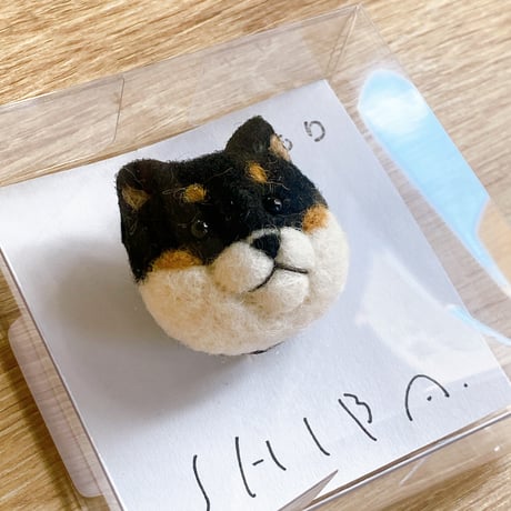 NEKOSANの【SHIBA.】ブローチ(くろしば)