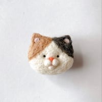 ねこの森雑貨店のねこちゃんブローチ 【パステル三毛】