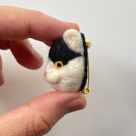 【ナナ】羊毛の猫ちゃんブローチ