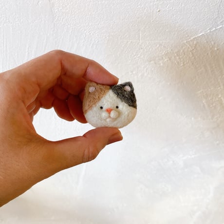 ねこの森雑貨店のねこちゃんブローチ 【パステル三毛】