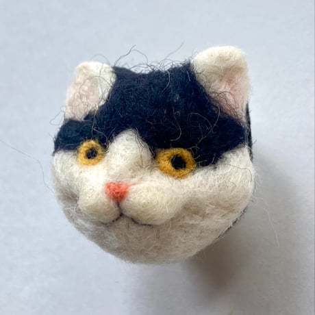 【ナナ】羊毛の猫ちゃんブローチ