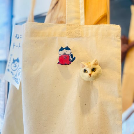 羊毛の猫ちゃんブローチ【クリーム】