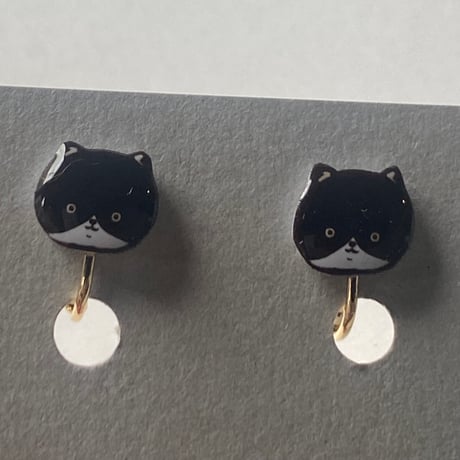 再販！モノクロねこ(はちわれ)のイヤリングorピアス