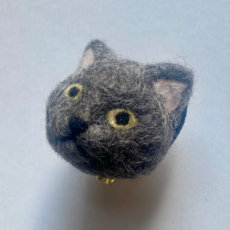 【くろごまさん】羊毛の猫ちゃんブローチ