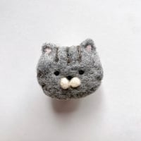 ねこの森雑貨店のねこちゃんブローチ 【サバトラ】