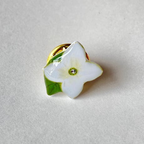 【季節限定】ヤマボウシのピンバッジ
