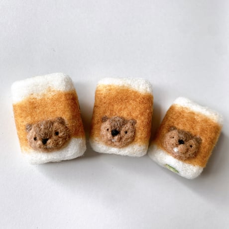 【ビバちく】ちくわビーバーくんのブローチ