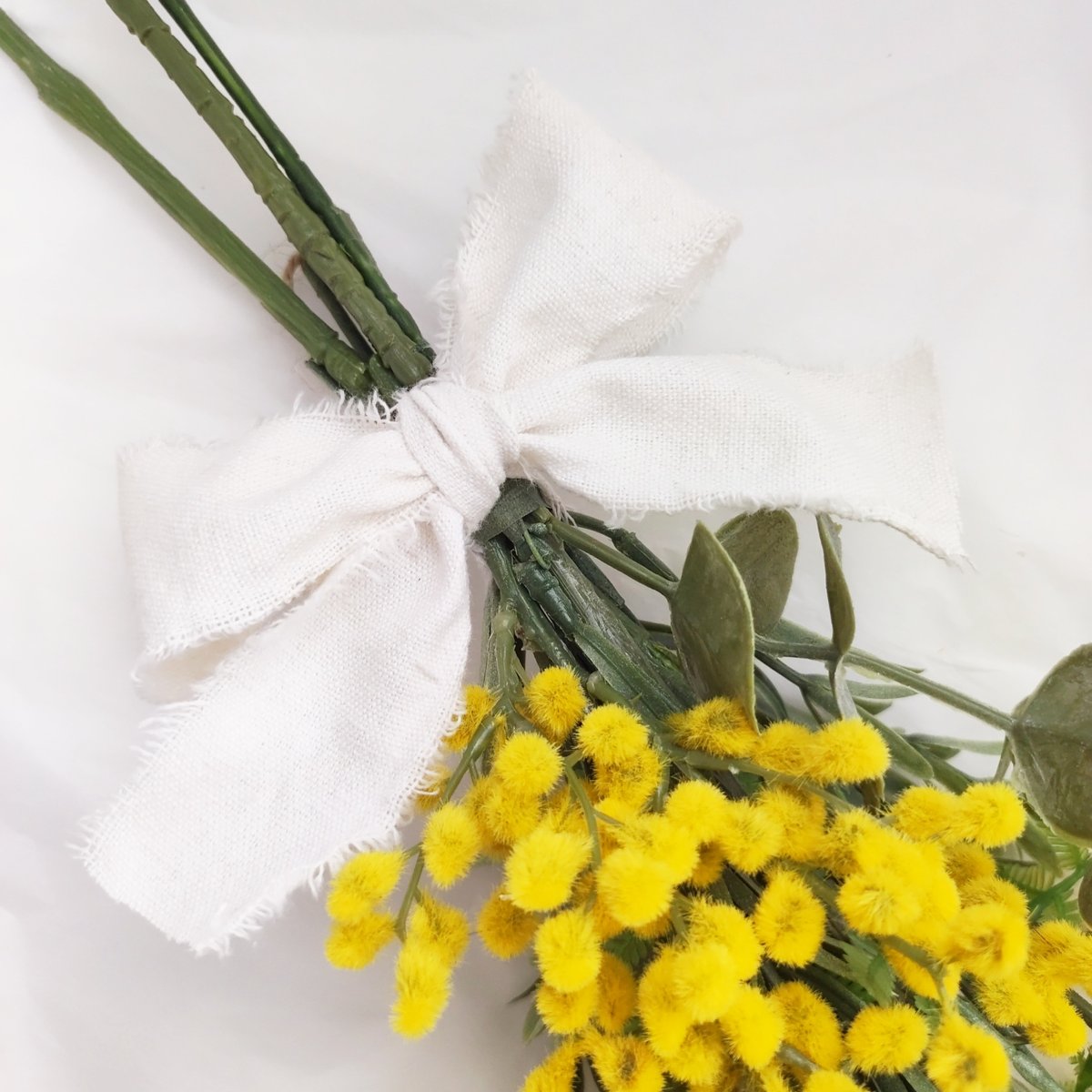 SALE ミモザとユーカリのスワッグ 土と風の植物園｜＜春告鳥＞ミモザとユーカリのスワッグ - 土と