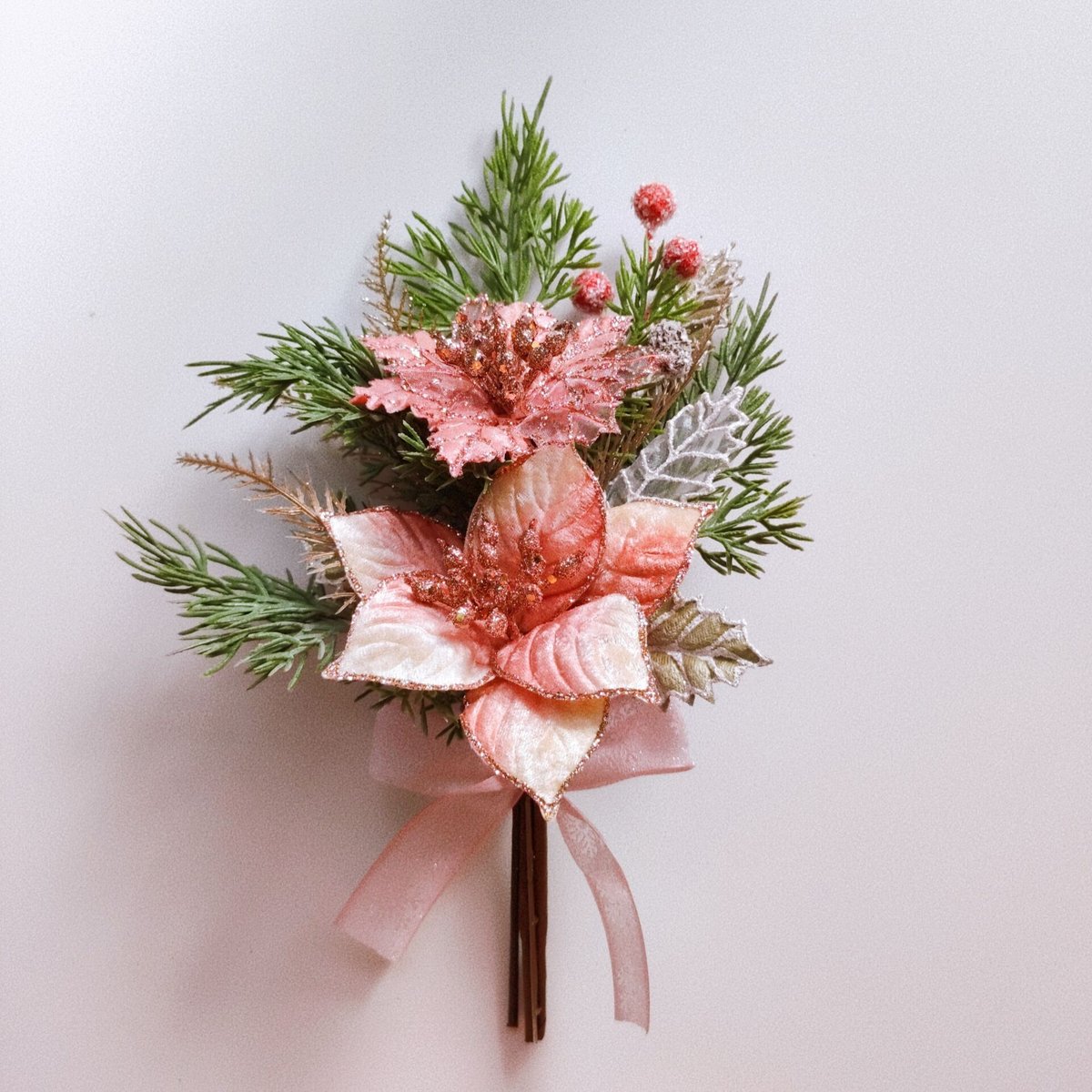 ポインセチアとヒイラギのブーケ | MAPLE FLOWER＆COFFEE