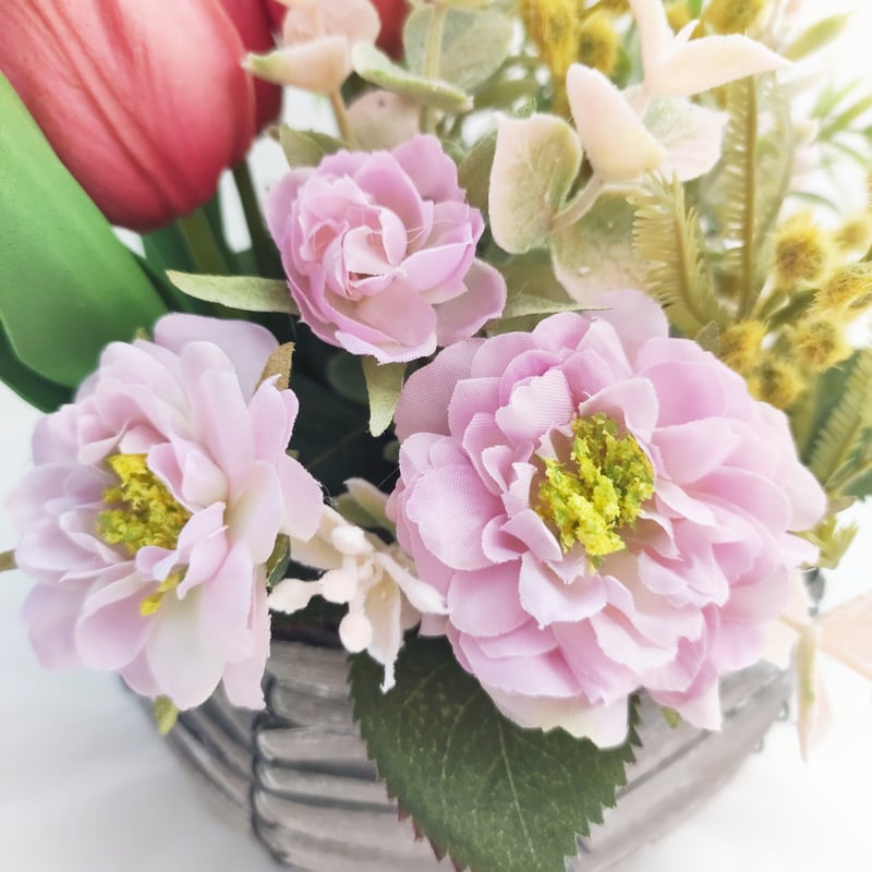 ミモザとチューリップのバスケットアレンジ | MAPLE FLOWER＆COFFEE