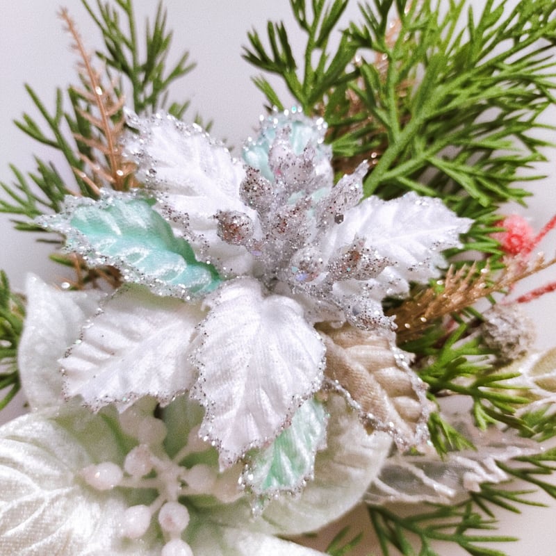 ポインセチアとヒイラギのブーケ | MAPLE FLOWER＆COFFEE