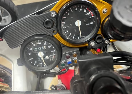 【MIXS】メーターカバープレート　MC21タイプ　RVF400　CBR250RR他