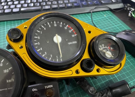【MIXS】メーターカバープレート　MC21タイプ　RVF400　CBR250RR他