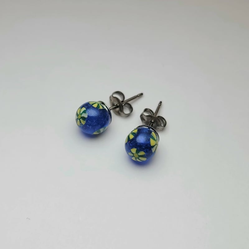 トンボ玉 ピアス（ルリ色） | 藤村トンボ玉工房 STORE