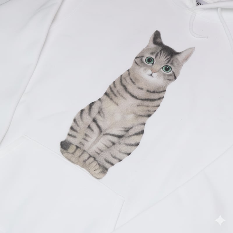 とらねこページ キジトラ座る【ホワイト】パーカー | ビーアンキシャス