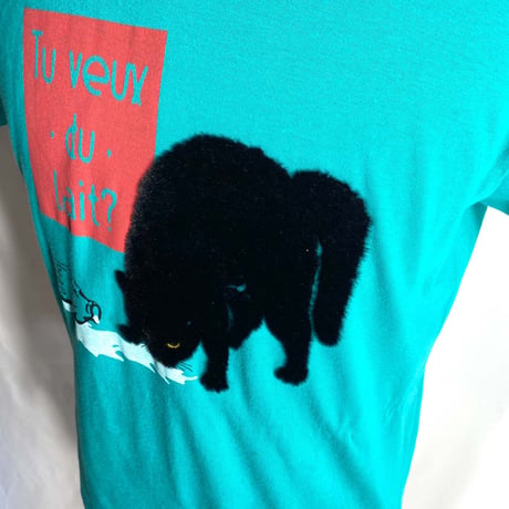 ミルクを飲むネコ【エメラルドグリーン】半袖Tシャツ