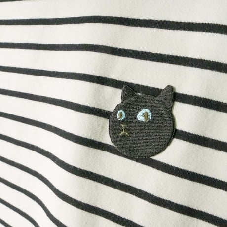 刺繍ネコにらみ【ホワイト/ブラック】ボーダー半袖Tシャツ
