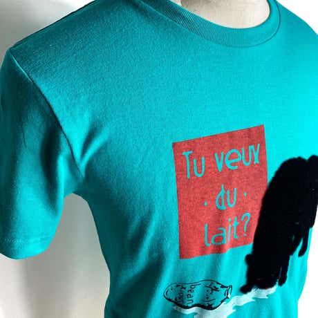 ミルクを飲むネコ【エメラルドグリーン】半袖Tシャツ