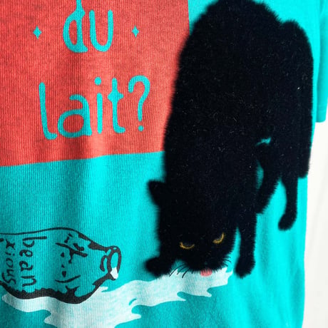 ミルクを飲むネコ【エメラルドグリーン】半袖Tシャツ