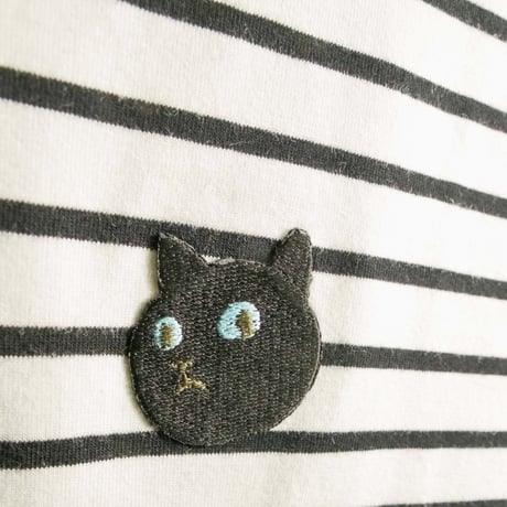 刺繍ネコにらみ【ホワイト/ブラック】ボーダー半袖Tシャツ