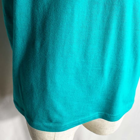 ミルクを飲むネコ【エメラルドグリーン】半袖Tシャツ