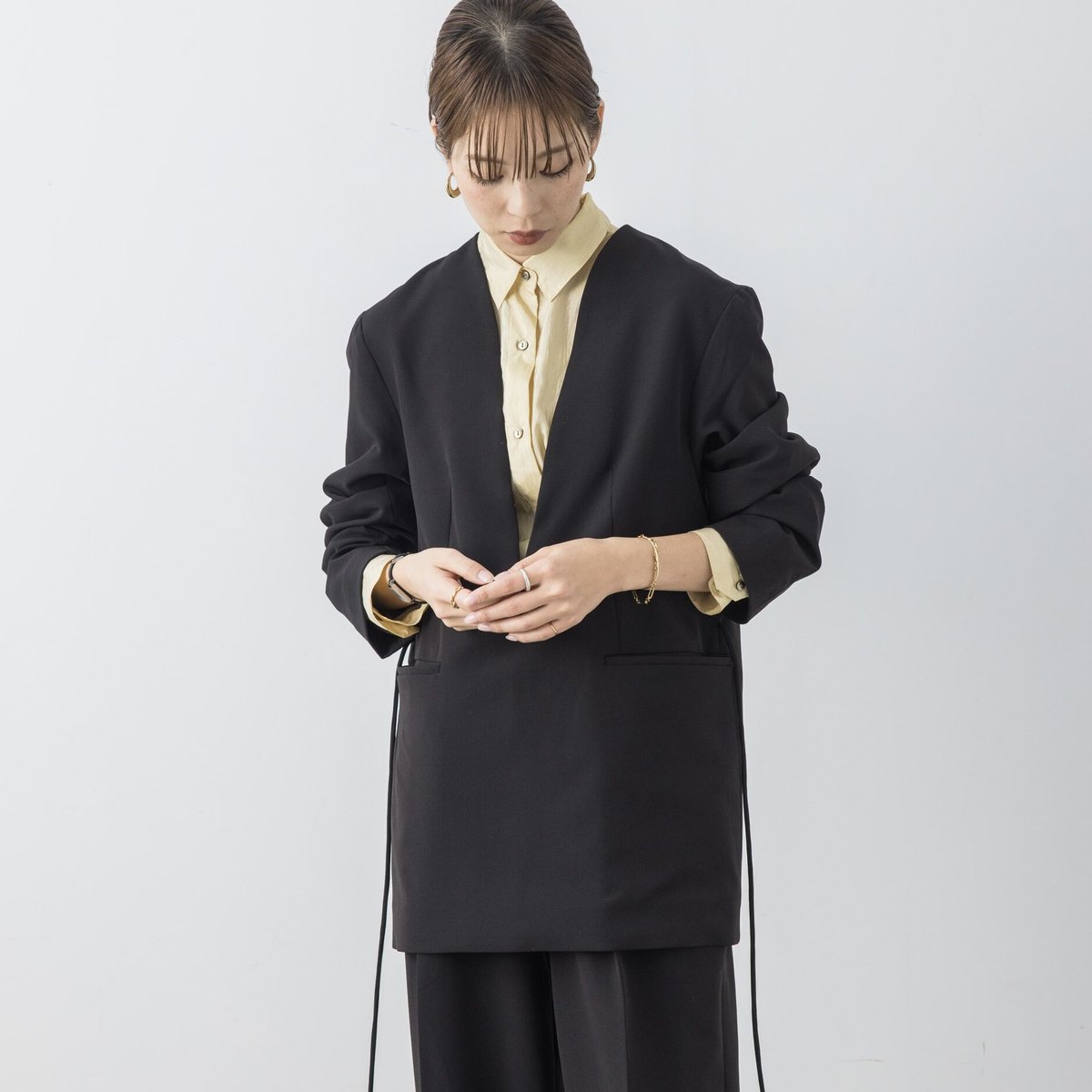 Vネックプルオーバージャケット ブラック【23102】 | Clotho. Vネックプルオーバージャケット ブラック【23102】 | Clotho.