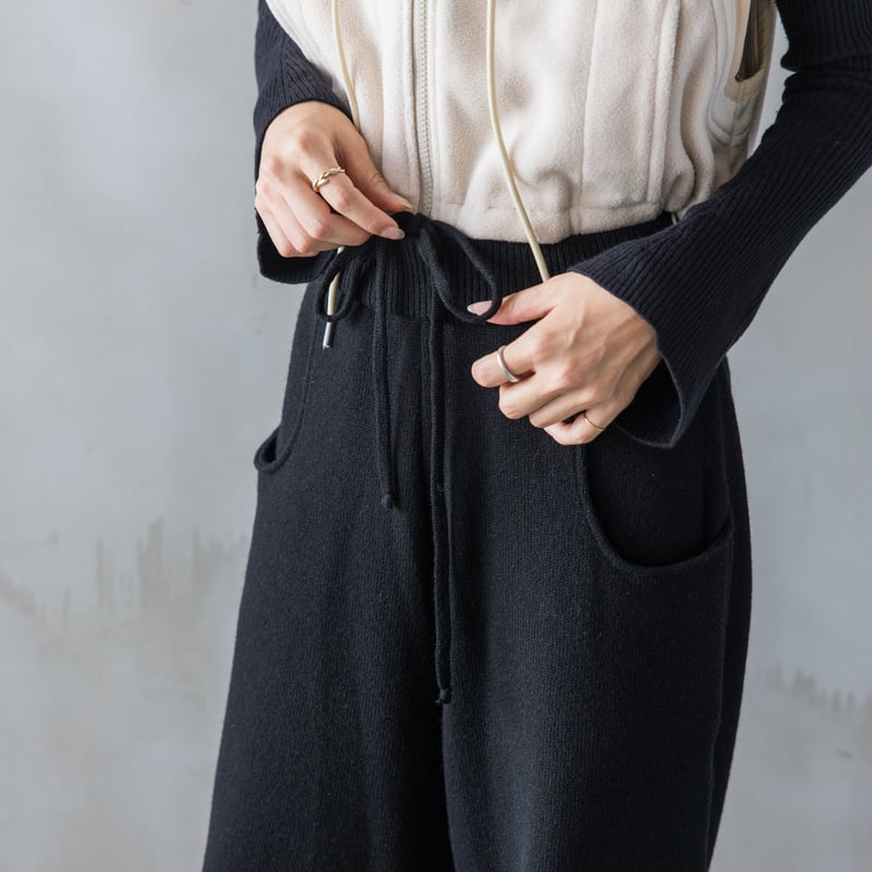 カーブニットパンツ ブラック【23202】 | Clotho.