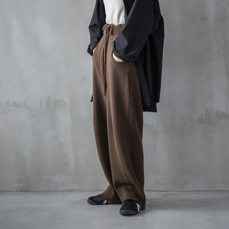 新品⭐︎FRAMeWORK WOOL ニットワイドパンツ　ブラウン36 FRAMeWORK（フレームワーク）の「WOOLニットワイドパンツ（その他