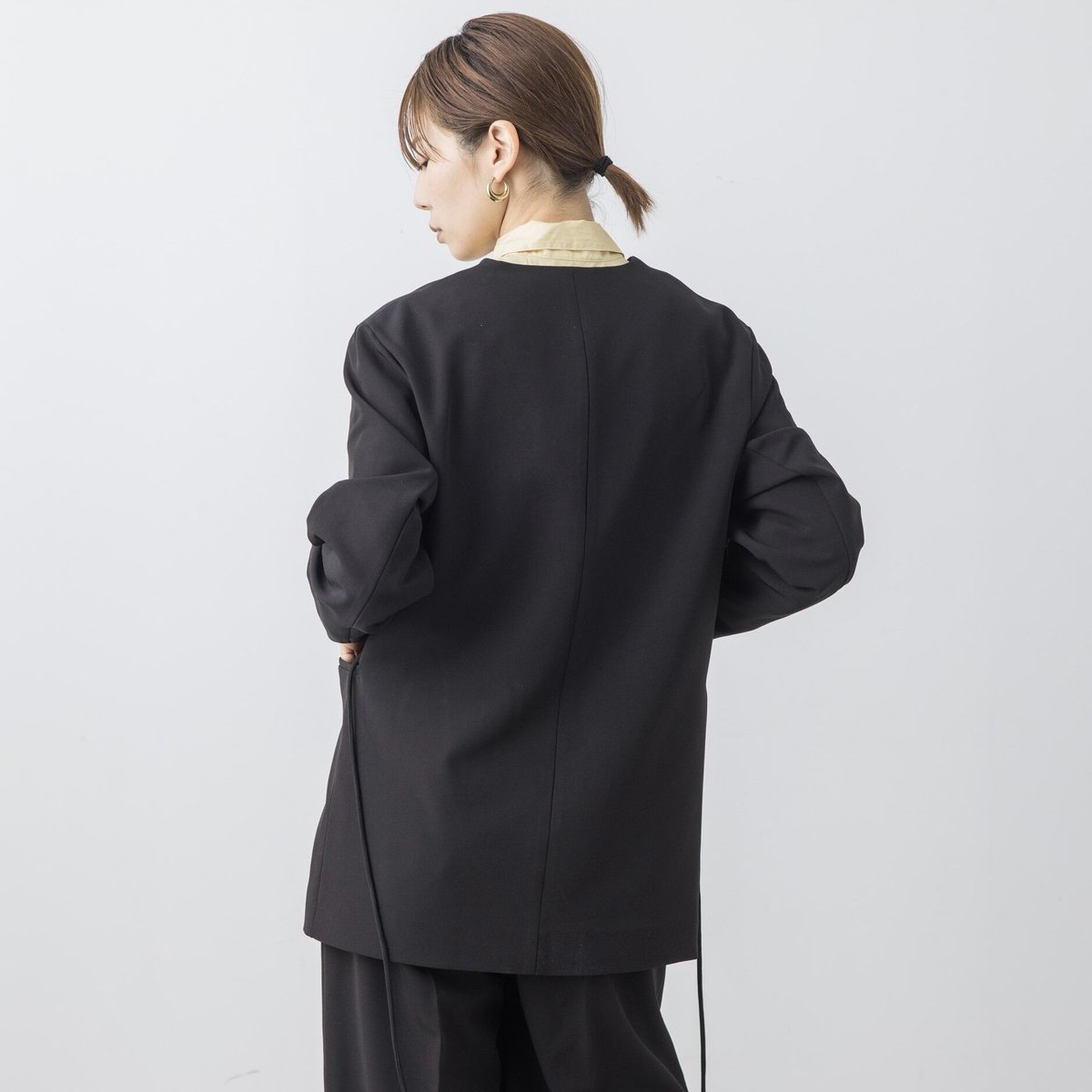 Vネックプルオーバージャケット ブラック【23102】 | Clotho.