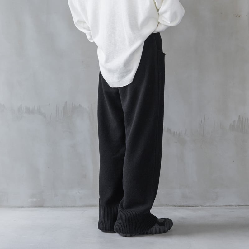 カーブニットパンツ ブラック【23202】 | Clotho.