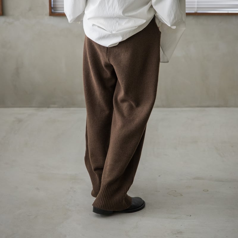 カーブニットパンツ ブラウン【23202】 | Clotho.