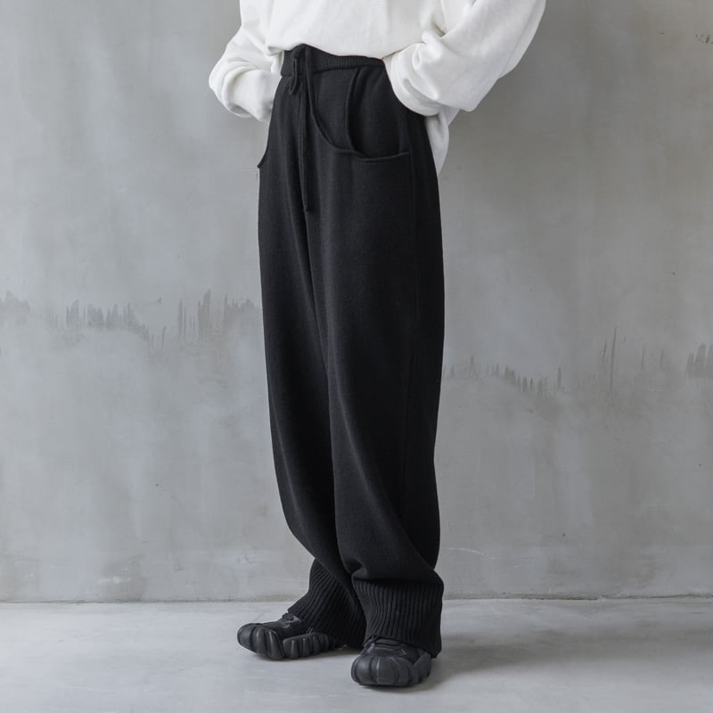 カーブニットパンツ ブラック【23202】 | Clotho.