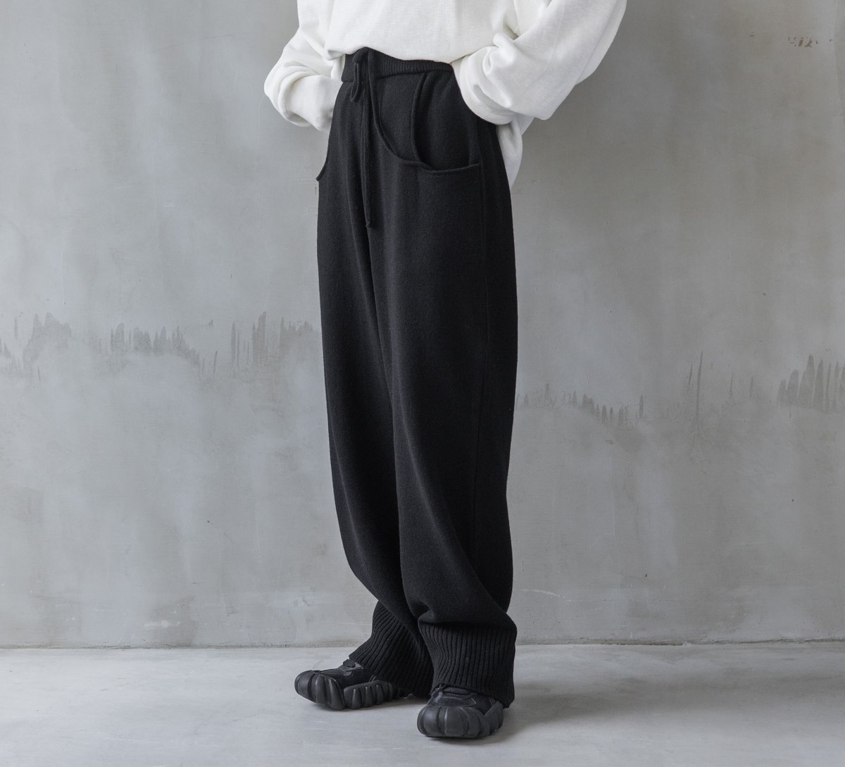 ニットパンツ　ブラック fit=scale-down,w=1200