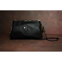 Leather 24cm Rounded Corner Clasp Pouch / Reon Icon Design