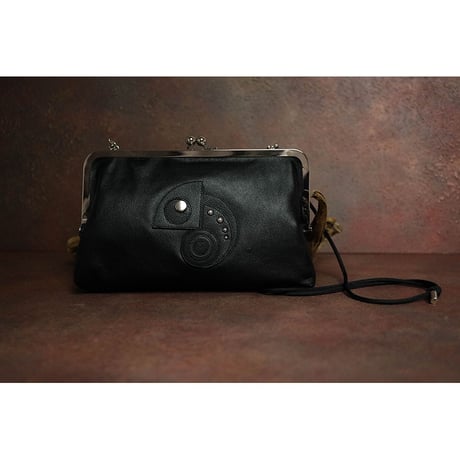 Leather 24cm Rounded Corner Clasp Pouch / Reon Icon Design