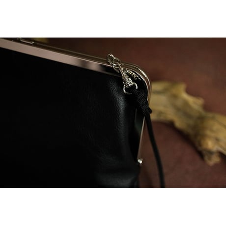 Leather 24cm Rounded Corner Clasp Pouch / Reon Icon Design