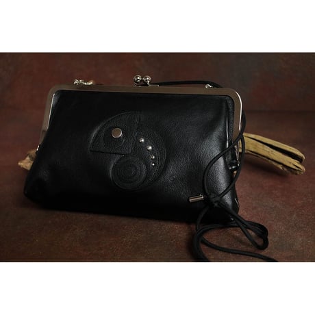 Leather 24cm Rounded Corner Clasp Pouch / Reon Icon Design