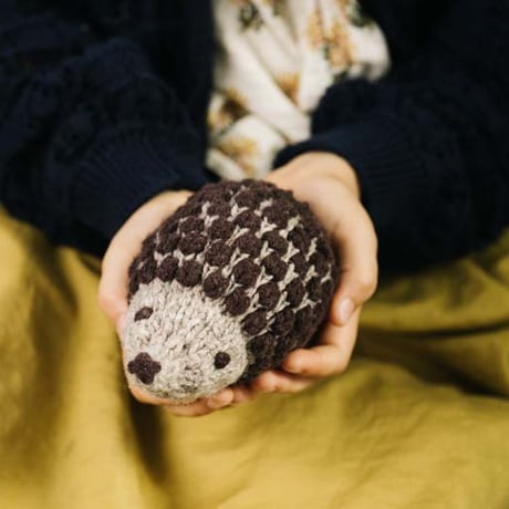 【PDFパターン】Scrap Yarn Hedgehog 余り糸で編むポップコーン模様のハリネズミ by Midori Hirose