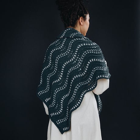 【PDFパターン】Continuous Wave Shawl（点線の入った波模様の三角ショール） by Midori Hirose